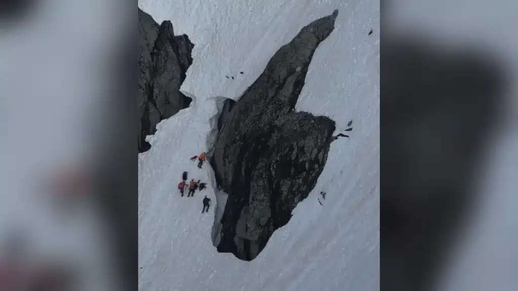 ترک دوستدختر در شرایط بحرانی و مرگ بر اثر یخ زدگی