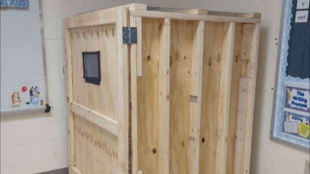 انکار مسئولان مدرسه سنت رجیس موهاک در برابر شهادت خانوادهها