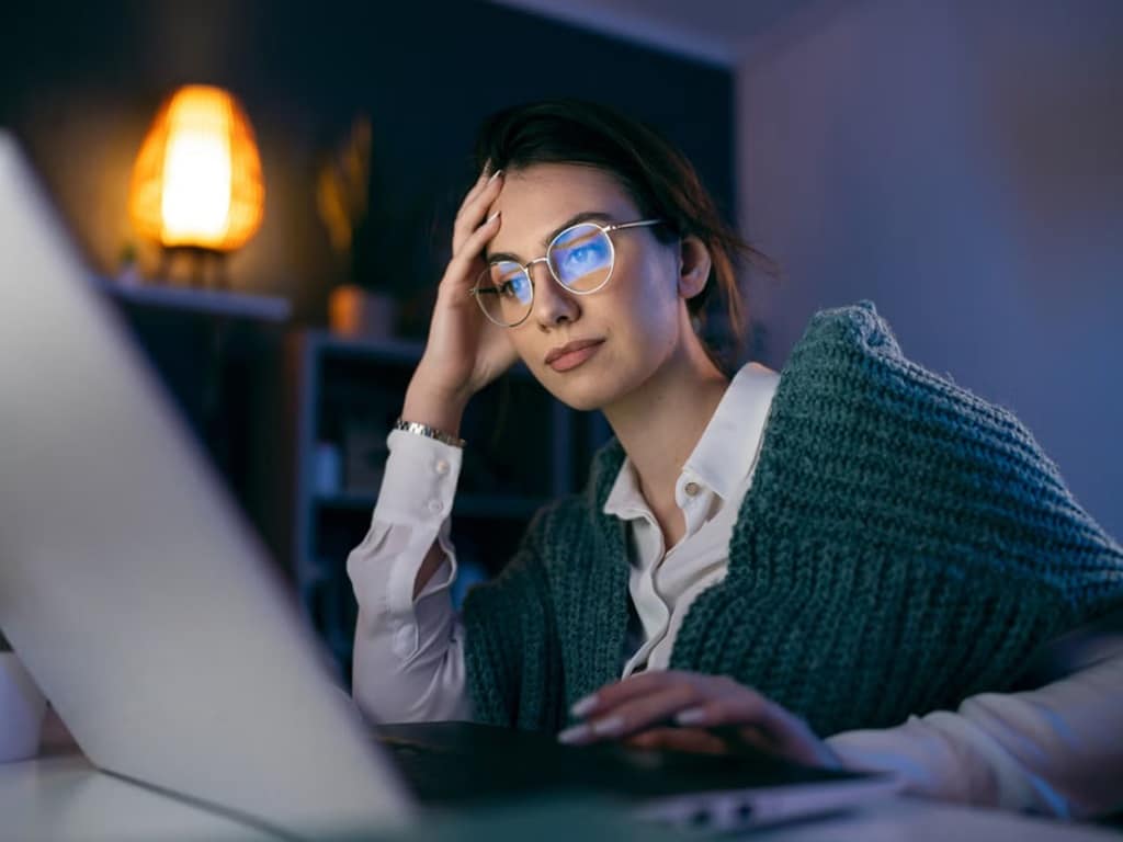 هورمونها چطور میتوانند نشانههای ADHD را در زنان شدیدتر کنند؟ هورمونها چطور میتوانند نشانههای ADHD را در زنان شدیدتر کنند؟