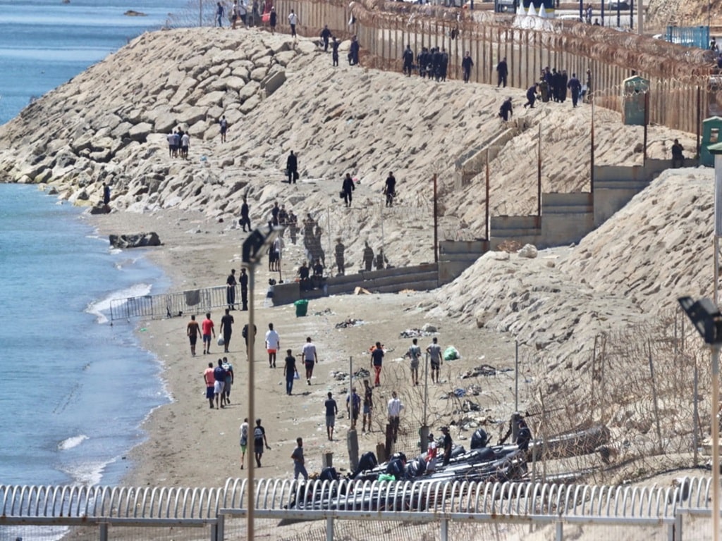 یک مرز باز و آیندهای نامعلوم؛ روایت مهاجران گرفتار در سبته یک مرز باز و آیندهای نامعلوم؛ روایت مهاجران گرفتار در سبته