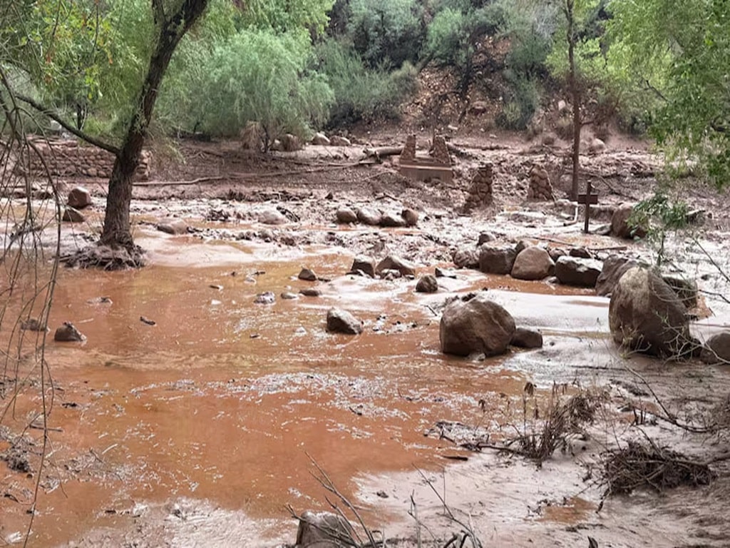 سیل ویرانگر در گرند کانیون؛ ۸۰ نفر نجات یافتند، ۲ نفر جان باختند و یک نفر مفقود است سیل ویرانگر در گرند کانیون؛ ۸۰ نفر نجات یافتند، ۲ نفر جان باختند و یک نفر مفقود است