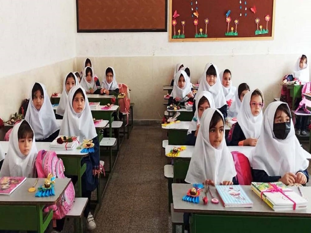 بازگشایی مدارس با هدف «زیست در جنگ»؛ مسئولیت تصمیمگیری با کیست؟ بازگشایی مدارس با هدف «زیست در جنگ»؛ مسئولیت تصمیمگیری با کیست؟