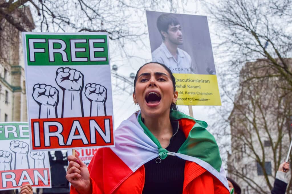 سیاست دوگانهی جمهوری اسلامی در قبال ایرانیان خارج از کشور سیاست دوگانهی جمهوری اسلامی در قبال ایرانیان خارج از کشور