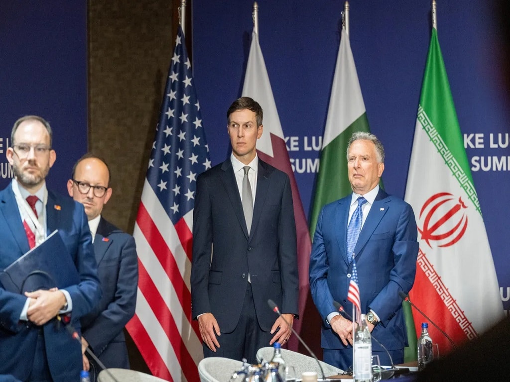 بازی همزمان ترامپ با کارت تحریم و تهدید نظامی در جریان گفتگوهای غیرمستقیم بازی همزمان ترامپ با کارت تحریم و تهدید نظامی در جریان گفتگوهای غیرمستقیم