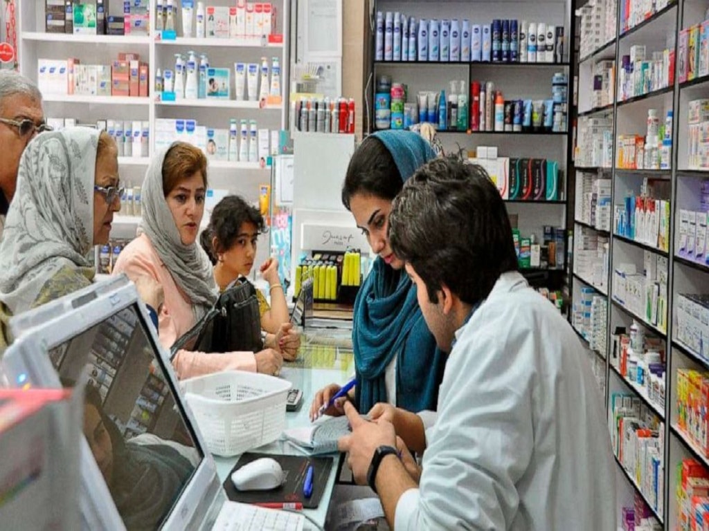 بازار سیاه دارو؛ جایی که کمبود معنا ندارد، پول تعیینکننده است بازار سیاه دارو؛ جایی که کمبود معنا ندارد، پول تعیینکننده است