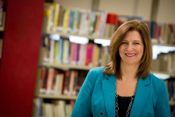 آنجلا مانچینی پس از ۲۲ سال ریاست هیات‌مدیره مدارس انگلیسی زبان مونترال٫ استعفا کرد