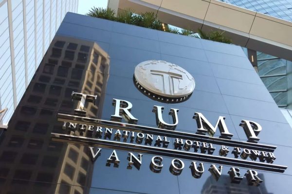 دونالد-ترامپ قیمت دلار در انتخابات آمریکا با پیشتازی هرکدام از نامزدها چه تغییر خواهد کرد؟