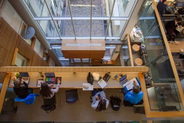 اتاوا-دانشگاه بورس تحصیلی به فارغ التحصیلان ایرانی دانشگاه های کانادا