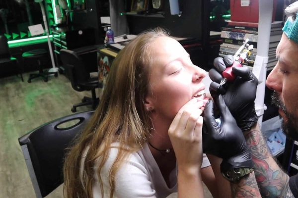 تتو سقف دهان پدیده عجیب ابتکاری یک هنرمند تتوکار بلژیکی