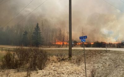 همزمان با افزایش آتش‌سوزی‌های جنگلی در غرب کانادا، هشدار وضعیت اضطراری هوا همچنان باقی است