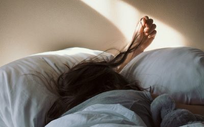 چگونه با جت لگ و اختلال خواب مقابله کنیم