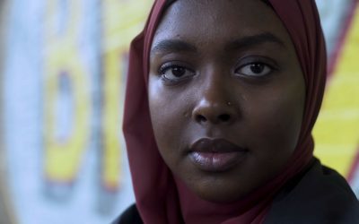 زن مسلمان کانادایی به دلیل استفاده از حجاب به جای ماسک٬ مورد خشونت کلامی قرار گرفت