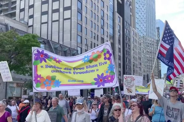 راهپیمایی معترضان به قوانین جدید کبک