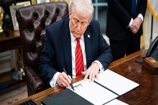 ترامپ تعرفه کانادا را از ۲۵ درصد به ۳۵ درصد افزایش داد ترامپ تعرفه کانادا را از ۲۵ درصد به ۳۵ درصد افزایش داد