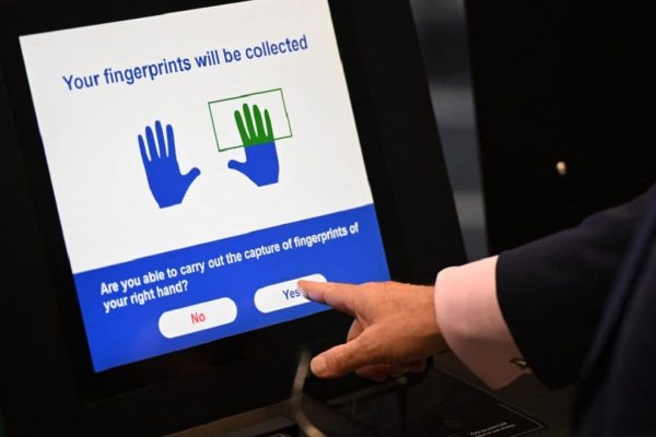 تغییر قوانین سفر به اروپا: کانادایی‌ها در آستانه سخت‌گیری‌های جدید مرزی