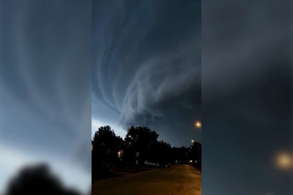 طوفانهای سهمگین انتاریو را درنوردیدند: ابرها، رعد و برق و تصاویر شگفتانگیز! طوفانهای سهمگین انتاریو را درنوردیدند: ابرها، رعد و برق و تصاویر شگفتانگیز!