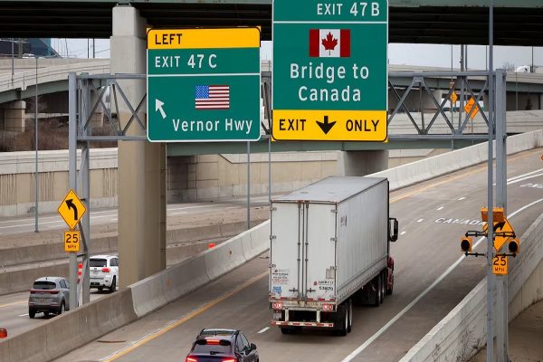 هشدار به مهاجران فصلی کانادا: تعرفه‌های جدید در مرز را جدی بگیرید!