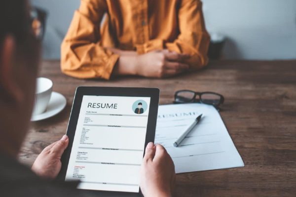 با وجود افزایش ۹۰ هزار شغل در کانادا، نرخ بیکاری ثابت 6.1 درصد باقی ماند با وجود افزایش ۹۰ هزار شغل در کانادا، نرخ بیکاری ثابت 6.1 درصد باقی ماند