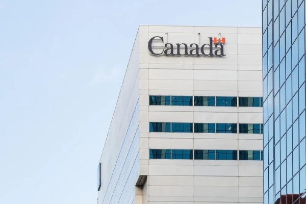 مقایسه حقوق چند موقعیت‌ شغلی دولتی در کانادا و آمریکا