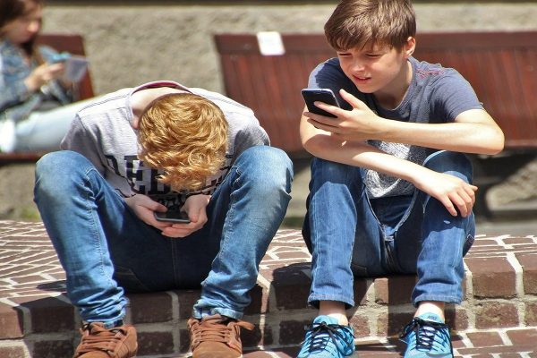 كمپين والدين كانادا برای ممانعت استفاده از تلفنهمراه توسط كودكان كمپين والدين كانادا برای ممانعت استفاده از تلفنهمراه توسط كودكان