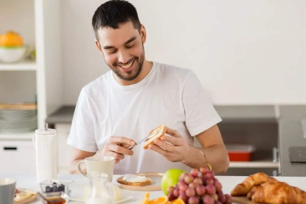 آیا می‌دانستید که نخوردن صبحانه می‌تواند باعث افزایش خطر ابتلا به افسردگی شود؟