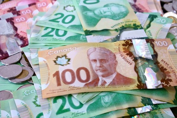 کمک هزینه مزایای کارگران کانادا به چه کسانی تعلق میگیرد؟ کمک هزینه مزایای کارگران کانادا به چه کسانی تعلق میگیرد؟