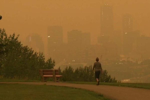 ادمونتون برای موجی از دود ناشی از آتش‌سوزی‌های جنگلی آماده می‌شود
