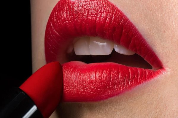 روز جهانی رژلب؛ از ممنوعیت در انگلستان تا تبدیل شدن به نماد آزادی فمنیست‌ها