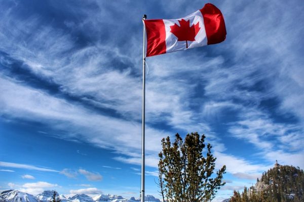 تمدید مجوز مربوط به اقامت اتباع ایرانی کانادا تا سال ٢٠٢٥