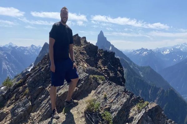 پیاده روی روزانه معلم بریتیش کلمبیایی الگوی دانش آموزان شد پیاده روی روزانه معلم بریتیش کلمبیایی الگوی دانش آموزان شد