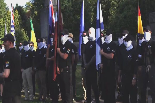 نگرانی‌ها درباره رشد افراط‌گرایی: تجمع اعضای نقاب‌دار «باشگاه ملی‌گرای کانادایی» در نیاگارا