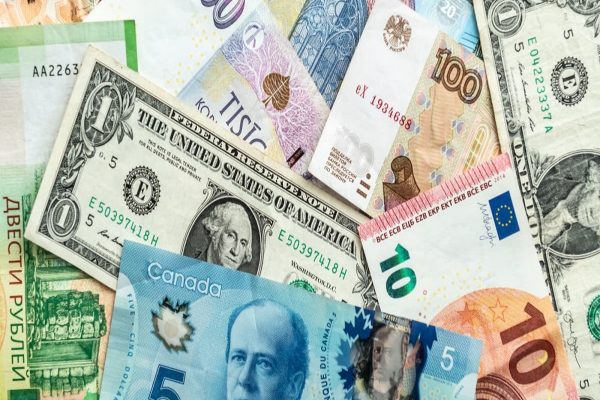 کاهش ارزش دلار کانادا در برابر همتای قدرتمند آمریکایی