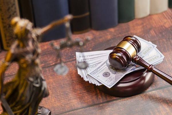 آیا برای تنظیم وصیت نامه در کانادا به وکیل نیاز دارید؟