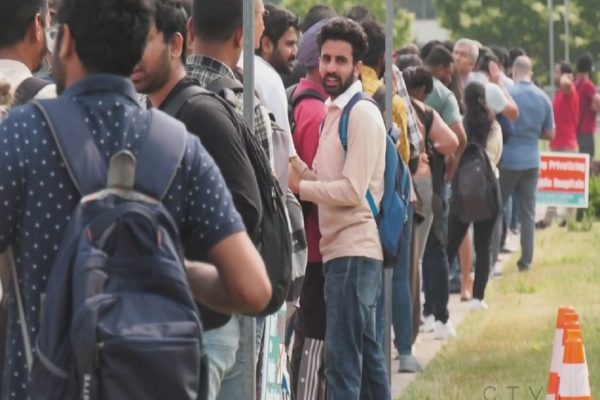 صف‌های طویل جویندگان کار در انتاریو