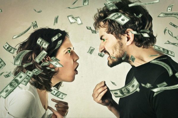 معضلات تفاوت درآمد بر زندگی مشترک و راه‌های چاره