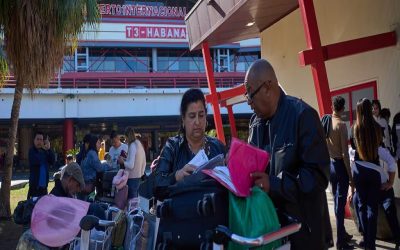 تجمیع گردشگران کانادایی در هتل‌های کوبا به‌دلیل بحران سوخت