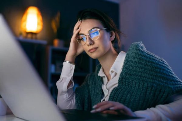 هورمون‌ها چطور می‌توانند نشانه‌های ADHD را در زنان شدیدتر کنند؟