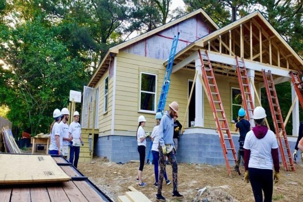 جنگ تجاری کانادا و آمریکا؛ چالش جدید برای صنعت مسکن کانادا جنگ تجاری کانادا و آمریکا؛ چالش جدید برای صنعت مسکن کانادا