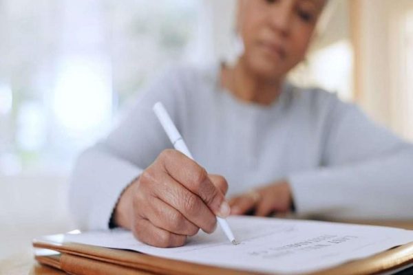 محرومیت از ارث؛ بهای یک عمر مراقبت از مادر و یک تصمیم ناعادلانه محرومیت از ارث؛ بهای یک عمر مراقبت از مادر و یک تصمیم ناعادلانه