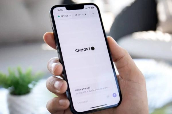 اپل با همکاری OpenAI ،ChatGPT را به آیفون می‌آورد
