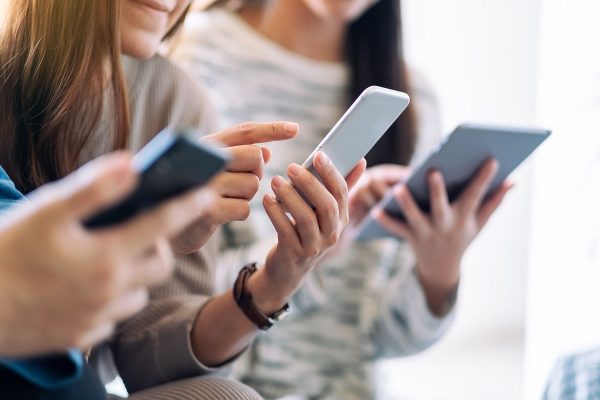 نگرانی کارشناسان بهداشت روان از میزان استفاده نوجوانان کانادایی از تلفن همراه نگرانی کارشناسان بهداشت روان از میزان استفاده نوجوانان کانادایی از تلفن همراه