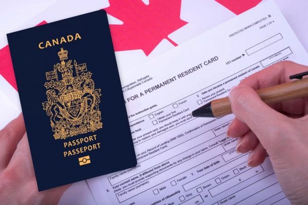 انتظار ۵۰ ساله برای مهاجرت به کانادا، وکلا و خانوادهها را شوکه کرد انتظار ۵۰ ساله برای مهاجرت به کانادا، وکلا و خانوادهها را شوکه کرد