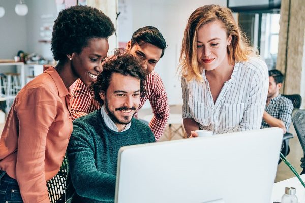 رفتار نامناسب کارمندان و رونق گرفتن دوره‌های آموزش آداب معاشرت در محل کار