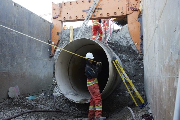 لوله اصلی آب در شهر کلگری تركيد، همه مردم بسيج شده‌اند