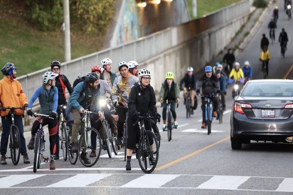 داگ فورد از حذف مسیرهای دوچرخه‌سواری در سه خیابان تورنتو خبر می‌دهد