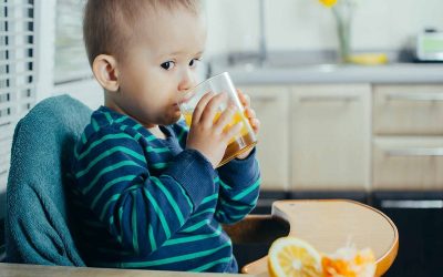 کودکان و بزرگسالان با نوشیدن آب میوه وزنشان افزایش می‌یابد