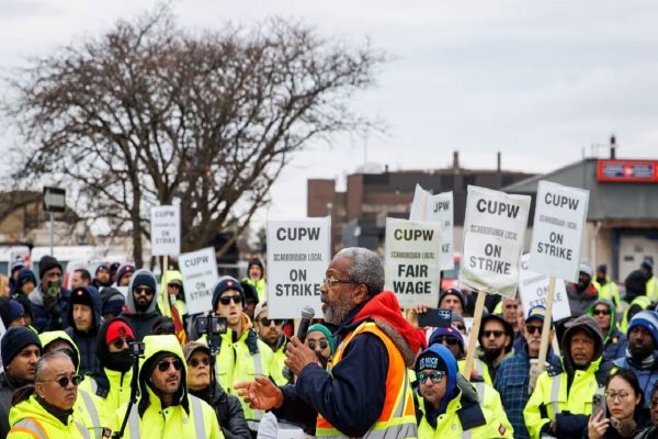 احتمال اعتصاب پست کانادا؛ آنچه شهروندان باید درباره خدمات شهری بدانند
