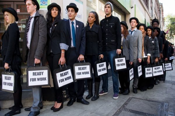 جوانان با بحران بیکاری شدید مواجه‌ هستند؛ بودجه چگونه به این موضوع می‌پردازد