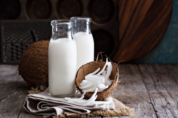 مروری بر خواص شگفت‌‌انگیز شیر نارگیل
