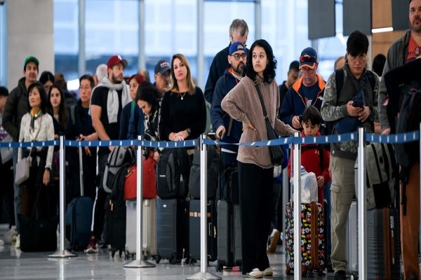بحران کنترل پرواز در آمریکا؛ کانادایی‌ها قبل از سفر وضعیت بلیت‌ها را چک کنند